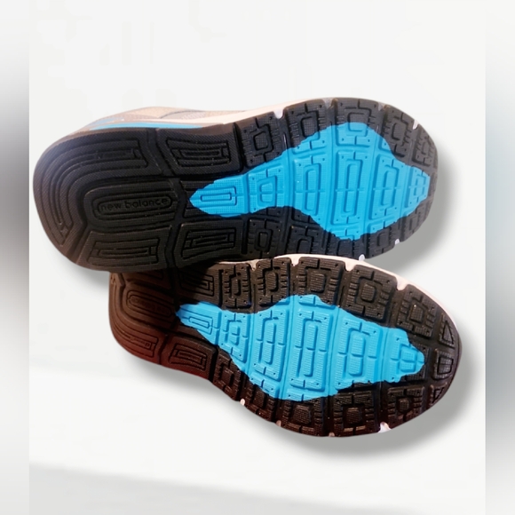 MSRP$180 New Balance 1540v3 Silver Polaris Women's Size 7.5 W 2E. NIB - Picture 9 of 12